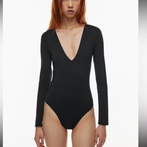 Babaton Contour V-neck long sleeve thong bodysuit black medium